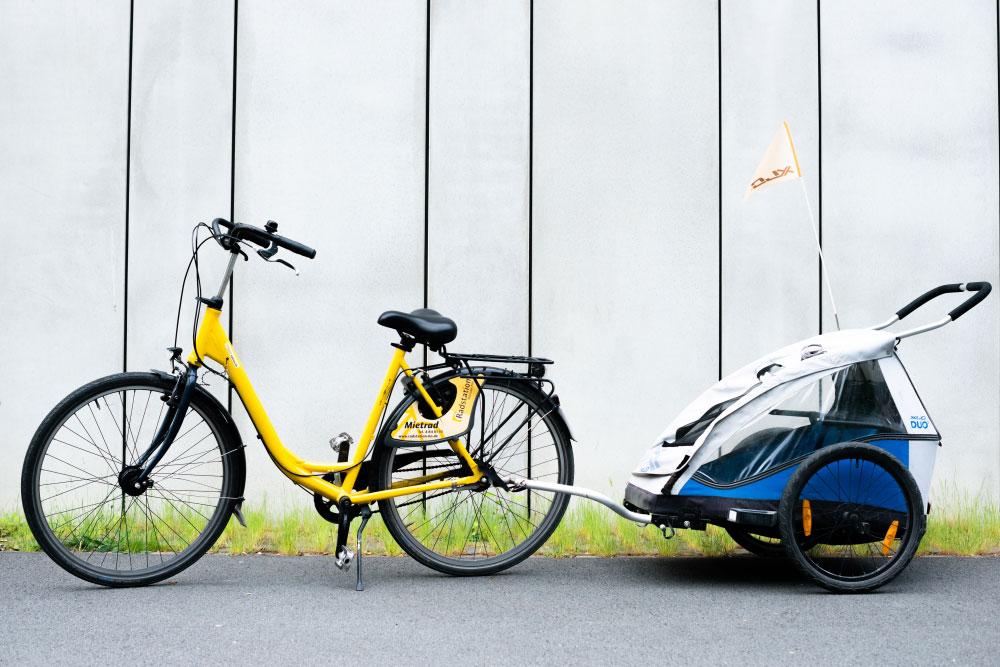Mietrad mit Kinderanhänger der Radstation OS